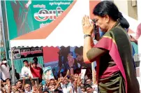  ?? AFP ?? VK Sasikala gestures to cadres on her arrival to take up office at the AIADMK headquarte­rs in Chennai on Saturday. —