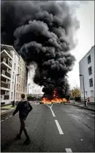  ??  ?? Un incendie près du lycée Mauriac.