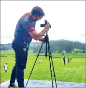  ?? BST ?? Gustavo Becaaz, asistente de video, grabó toda la práctica desde una pequeña tribuna.