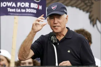  ?? NATI HARNIK — THE ASSOCIATED PRESS ?? Democratic presidenti­al candidate and former Vice President Joe Biden puts on a Beau Biden Foundation hat while speaking at the Polk County Democrats Steak Fry, in Des Moines, Iowa, Saturday.