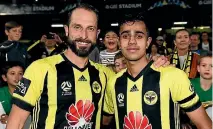  ?? PHOTOSPORT ?? Andrew Durante, left, is a Wellington Phoenix stalwart. Are Sapreet Singh and others like him the club’s future?