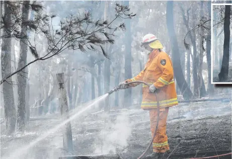  ?? Pictures: LUKE BOWDEN ?? RAPID RESPONSE: Tasmania Fire Service crews contain a fire in Hoods Rd, Spring Beach.