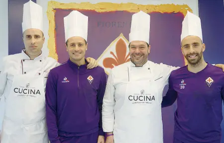  ??  ?? Cappelli Pasqual e Borja Valero con gli chef Alessandro Bardolomei e Marco Cinotti