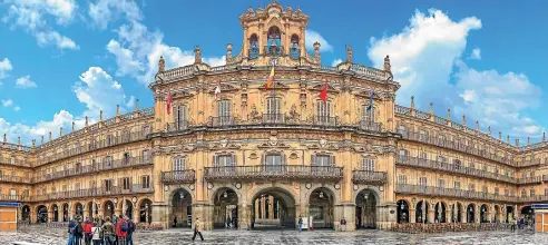  ??  ?? The historic Plaza Mayor in Salamanca.