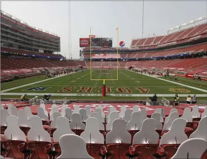  ?? NHAT V. MEYER — BAY AREA NEWS GROUP FILE ?? The 49ers play the Cardinals in the second quarter at Levi’s Stadium in Santa Clara on Sept. 13.