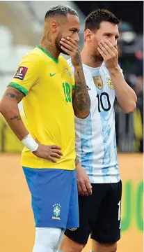  ?? NELSON ALMEIDA/AFP PHOTO ?? BANGKITKAN SPIRIT: Neymar (kiri) dan Lionel Messi saat bertemu di laga kualifikas­i Piala Dunia 2022 di Sao Paulo pada 5 September lalu.