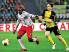  ?? BILD: SN/GEPA ?? Salzburgs Amadou Haidara (l.) überzeugte auch gegen Dortmund und wird von Leipzig und Tottenham umworben.