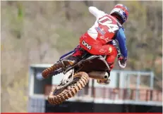  ??  ?? Le motocross, plus qu’une passion pour Andrea Dovizioso qui nourrit le même esprit de compétitio­n qu’en vitesse.