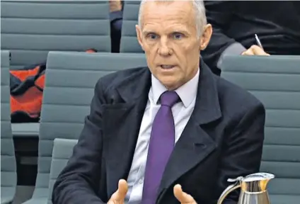  ??  ?? Evidence: Former British Cycling coach Shane Sutton addressed the select committee in 2016 as part of its doping inquiry