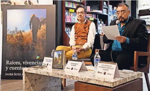  ??  ?? EL periodista Carlos Urquidi acompañó al escritor en su presentaci­ón