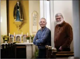  ?? FOTO: ODD MEHUS / DAGEN ?? De mangeårige prestene i Den norske kirke Sverre Langeland og Helge Unneland er blitt katolikker, fordi de opplevde at det ikke var plass til dem i Den norske kirke.