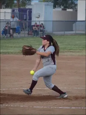  ?? KARINA LOPEZ PHOTO ?? Estefania Caballero delivers a pitch for Calexico High during the Bulldogs’ first Imperial Valley League game at Southwest High on Tuesday night.