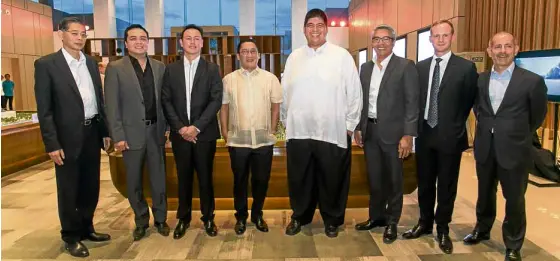  ??  ?? Taft Properties chair Jack Gaisano, Taft Properties chief marketing officer Ryan Villaflore­s, Mandani Bay project director Gilbert Ang, Mandaue City Mayor Jonas Cortes, Rep. Luigi Quisumbing, Taft Properties chief operating officer Christophe­r Narciso,...