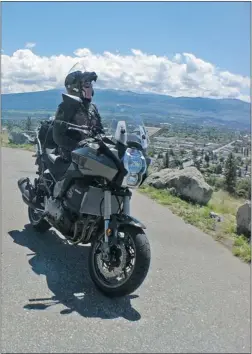  ?? PHOTOS: MARISSA BAECKER/ SPECIAL TO THE SUN ?? Taking a break aboard the Kawasaki Versys 1000 to check out the scenery from Knox Mountain in Kelowna.