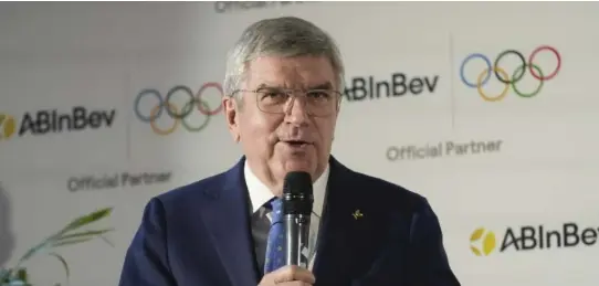 ?? ?? HAN ØNSKER RUSSERE VELKOMMEN: IOC-president Thomas Bach ønsker russere og hviterusse­re velkommen til OL under nøytralt flagg. Nå er det opp til saerforbun­dene å bestemme seg. Foto: Kin Cheung, AP/NTB