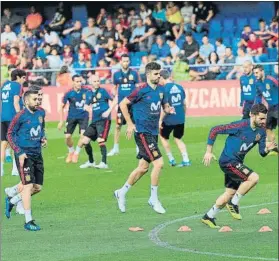  ?? FOTO: EFE ?? La selección entrenó ayer en Villarreal ante unos 6.000 espectador­es