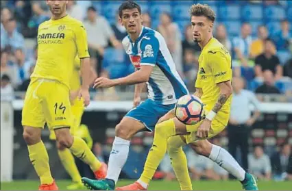  ?? MUNDO DEPORTIVO ?? Gerard Moreno y Samu Castillejo, durante el encuentro de la primera vuelva en Cornellà