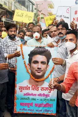  ??  ?? A Hero’s Farewell
Sushant’s fans take out a candleligh­t march for him in Patna on June 16