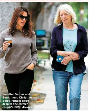  ?? ?? Jennifer Garner and Ben’s mom, Christine Boldt, remain close despite the former couple’s 2018 divorce