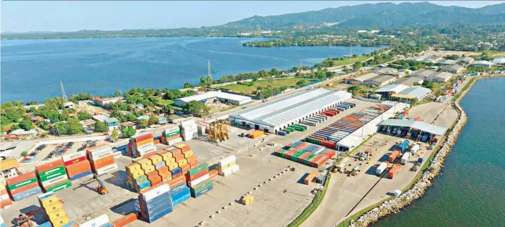  ??  ?? Programa. El contrato de concesión de Puerto Cortés obliga a una inversión de $624 millones.