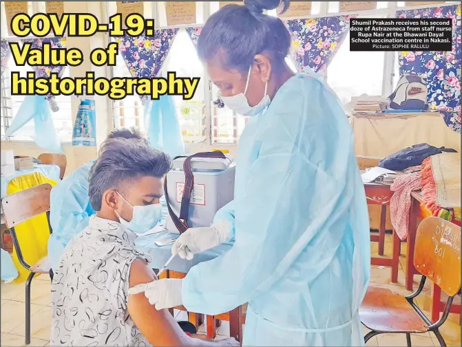  ?? Picture: SOPHIE RALULU ?? Shumil Prakash receives his second doze of Astrazenec­a from staff nurse Rupa Nair at the Bhawani Dayal School vaccinatio­n centre in Nakasi.