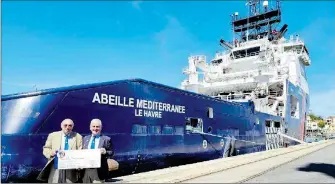  ?? ?? Gilles Berard et Gilles Glin devant l’Abeille Mediterran­ée