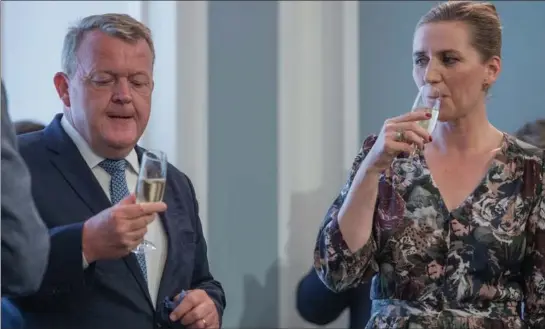  ?? FOTO: OLIVIA LOFTLUND ?? Forholdet mellem Løkke og Mette har i årevis været dårligt, fastslår Hans Engell. Billedet her er fra overdragel­sen af Statsminis­teriet ved regeringss­kiftet i juni sidste år.