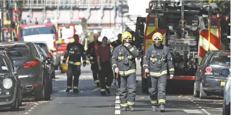  ??  ?? La bombe a détonné aux alentours de 8h20 alors que le métro se trouvait à la station Parsons Green dans le sud-ouest de Londres. - Associated Press: Kirsty Wiggleswor­th