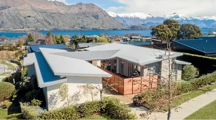  ??  ?? Steve Hansen and wife Natasha’s holiday home in Wanaka sold in a week, after significan­t interest and with two offers on the table.