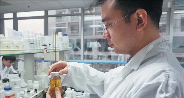  ?? PHOTOS PROVIDED TO CHINA DAILY ?? A researcher at Enchanted Power in the Zhangjiang National Innovation Demonstrat­ion Zone. The zone is home to 70,000 scientific and technologi­cal companies.