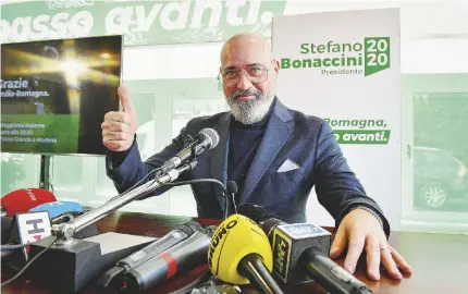  ?? LaPresse/Ansa ?? Eletti I festeggiam­enti per la vittoria dei “governator­i” Stefano Bonaccini e Jole Santelli