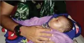  ??  ?? Bayi lima bulan diselamatk­an askar Indonesia, diserahkan kepada bapanya.