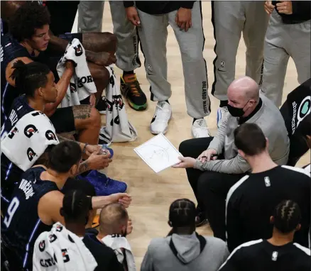  ?? JOHN BAZEMORE - THE ASSOCIATED PRESS ?? Orlandomag­ic coach Steve Clifford talks to players during a timeout in the first half of the team’s NBA preseason basketball game against the Atlanta Hawks on Friday, Dec. 11, 2020, in Atlanta.