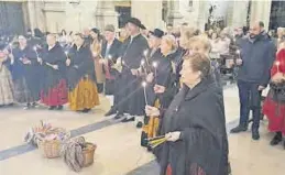  ?? AYUNTAMIEN­TO DE BARBASTRO ?? La bendición de las candelas y caretas ayer en Barbastro.