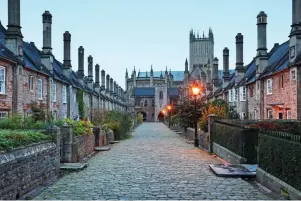  ??  ?? Neighbourl­y: Terrace houses in Vicars Close, Wells, Somerset