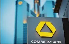  ?? Foto: Frank Rumpenhors­t, dpa ?? Die Commerzban­k ist Gründungsm­itglied des deutschen Aktieninde­x. Jetzt droht ihr der Abstieg in den MDax.