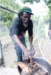  ?? LIONEL ROOKWOOD PHOTOS ?? Sazi believes in doing things the old-fashioned way, so he prepares all his meals by using wood fire.