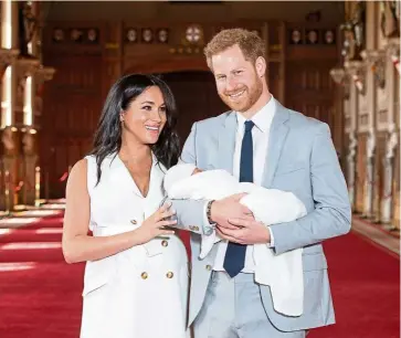  ??  ?? Prince Harry and Meghan, duchess of Sussex introducin­g their son, named archie Harrison Mountbatte­n-windsor, at St George’s Hall at Windsor Castle, Britain. — reuters