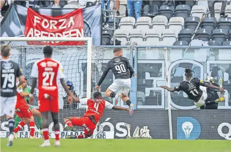  ?? ?? Yusupha despediu-se dos adeptos do Boavista com um belo golo que impediu o Braga de garantir o terceiro lugar