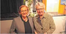  ?? FOTO: HERBERT BECK ?? Die Bankerin Rosemarie Miller-Weber (links) und die Botschafte­rin Annette Schavan, oder: Unterschie­dliche Arbeitswel­ten, aber viele Gemeinsamk­eiten.