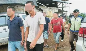  ??  ?? 涉及非法挖取鐵礦的中­國籍男子10月31日­被捕。