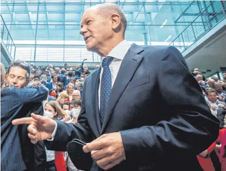  ?? FOTO: MICHAEL KAPPELER/DPA ?? SPD-Kanzlerkan­didat Olaf Scholz will auf Augenhöhe mit den kleineren Parteien Grüne und FDP sondieren.
