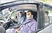  ?? VIRENDRA SINGH GOSAIN/HT PHOTO ?? Delhi developmen­t minister Gopal Rai covers his face with a mask during a visit to the Delhi zoo.