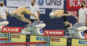  ?? (Pic: Ahmed Oukda/QSA) ?? Swimmers take off during one of the finals on the opening day of the 2021 FINA World Cup Doha at the Hamad Aquatic Center on Thursday evening.