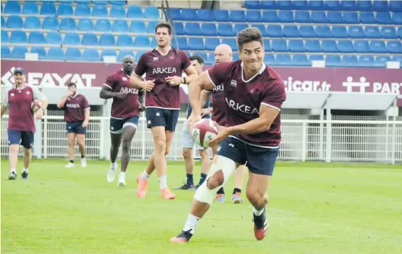  ?? Photo Twitter UBB ?? Ben Botica et les Bordelais, stoppés en plein élan la saison dernière, ont repris le chemin de l’entraîneme­nt avec ambition et déterminat­ion.