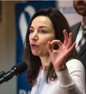  ??  ?? Martine Ouellet a, hier, à Montréal, déposé son bulletin de candidatur­e à la permanence du Bloc québécois.