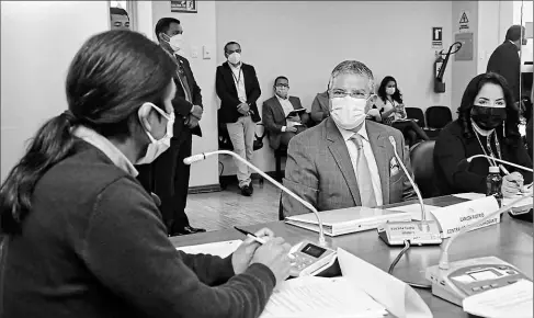  ?? Cortesía asamblea ?? • El contralor subrogante, Carlos Riofrío, se presentó ayer ante la Comisión de Garantías Constituci­onales.
