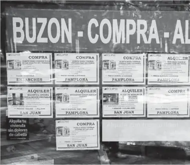  ?? Foto: Patxi Cascante ?? Viviendas en alquiler en una inmobiliar­ia. El producto es escaso y caro.