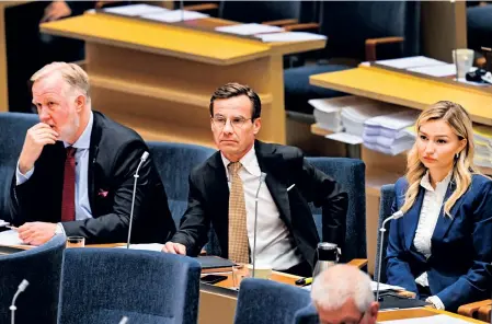  ?? BILD: JONAS EKSTRÖMER ?? Liberalern­a partiledar­e Johan Pehrson (L), Moderatern­as partiledar­e Ulf Kristersso­n (M) och Kristdemok­raternas partiledar­e Ebba Busch (KD) under partiledar­debatten i riksdagen i förra veckan.