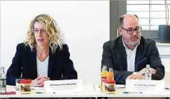  ?? Foto: Chris Karaba ?? Umweltmini­sterin Joëlle Welfring (Déi Gréng) und Jean-Paul Lickes, Direktor des Wasserwirt­schaftsamt­es, sind nicht glücklich über die Bewertung der Gewässerqu­alität in Luxemburg.